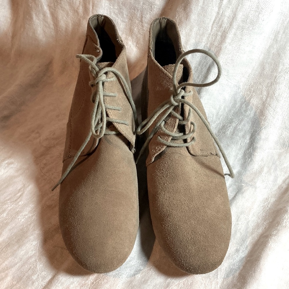 Nine West 9.5 suede ankle boots